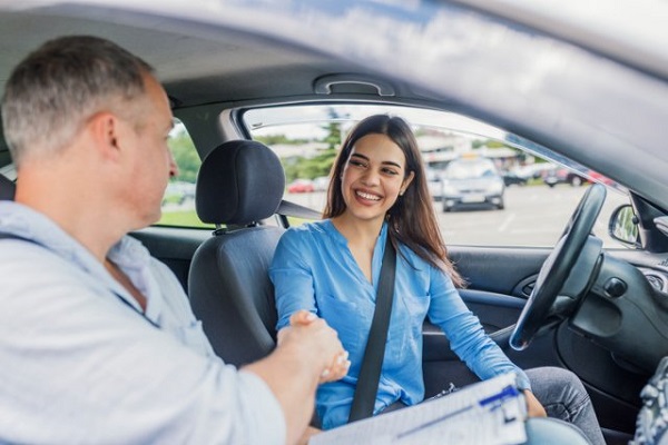 Why It is Important To Enrol In Nearby Driving School