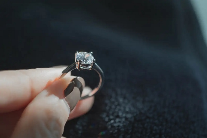 Few Important Details you need to know about Diamond Engagement Rings