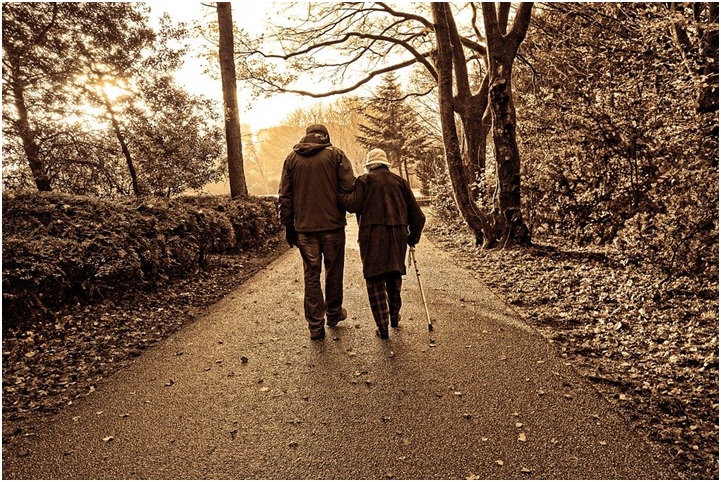 8 Ways to Improve the Quality of Life for Aging Parents