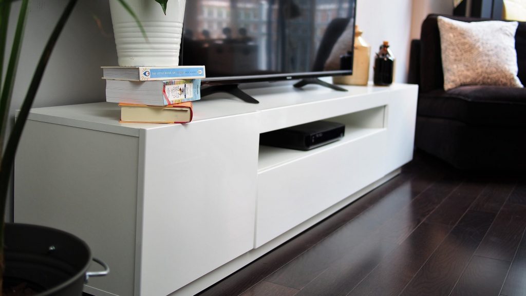 Which one is better – matte finish or gloss finish TV stand?