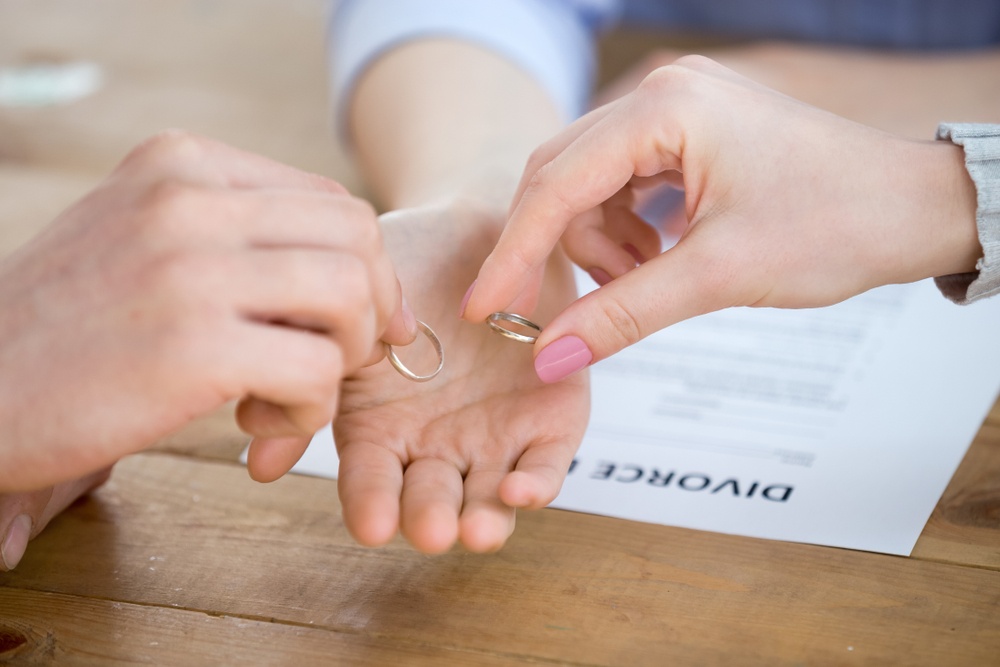 Can You Get a Divorce Without Going to Court? 